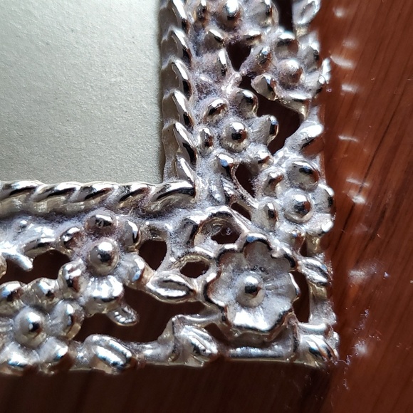 VINTAGE Filigree Frame, 3x4, Gold, Stand,EUC - Picture 6 of 9